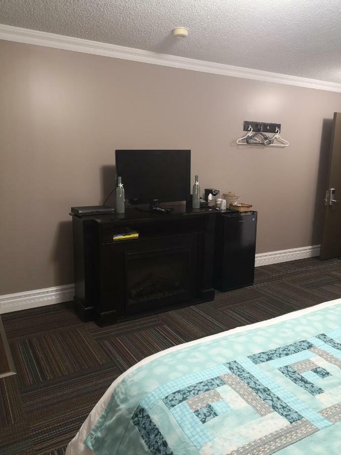 Seaport Inn Port Union Екстериор снимка