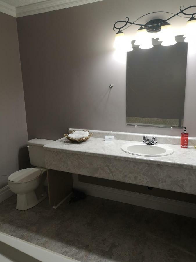 Seaport Inn Port Union Екстериор снимка
